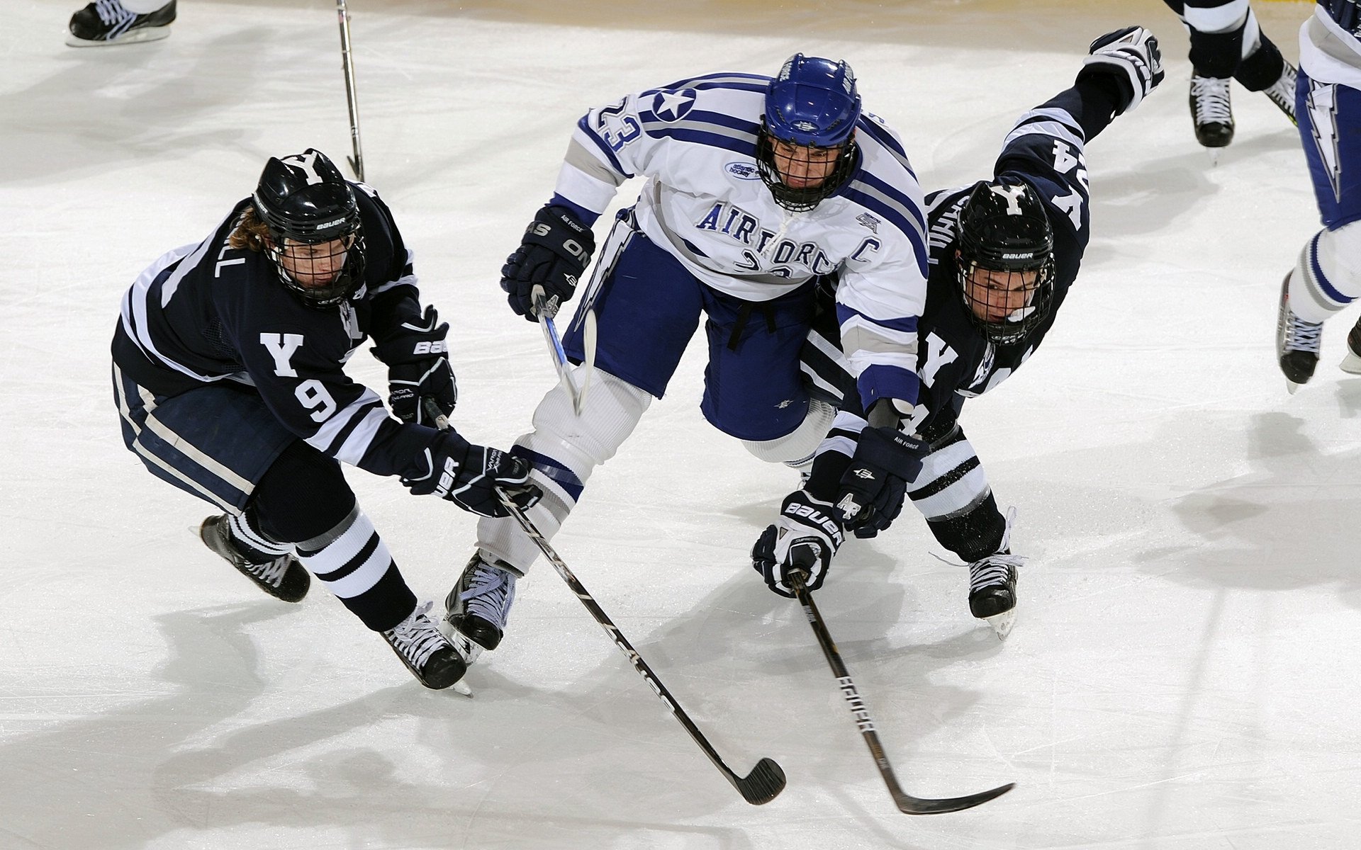 狼队快速推进打穿对手后防，狼队技能