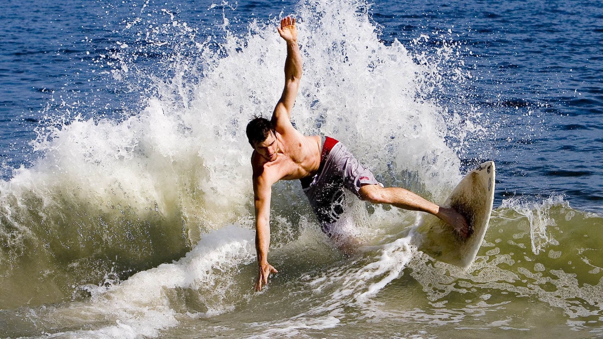 纽伦堡双边路配合撕开对手防线,纽伦堡球场